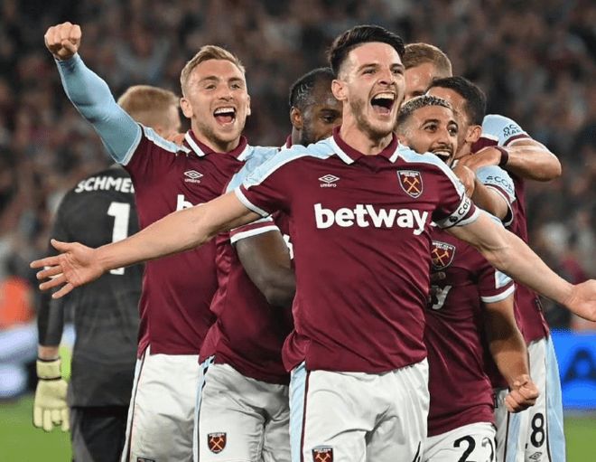 中超：山东泰山主场2-0完胜青岛队