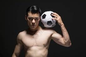 17岁中国少年在美高中拍运动,还清器材贷款